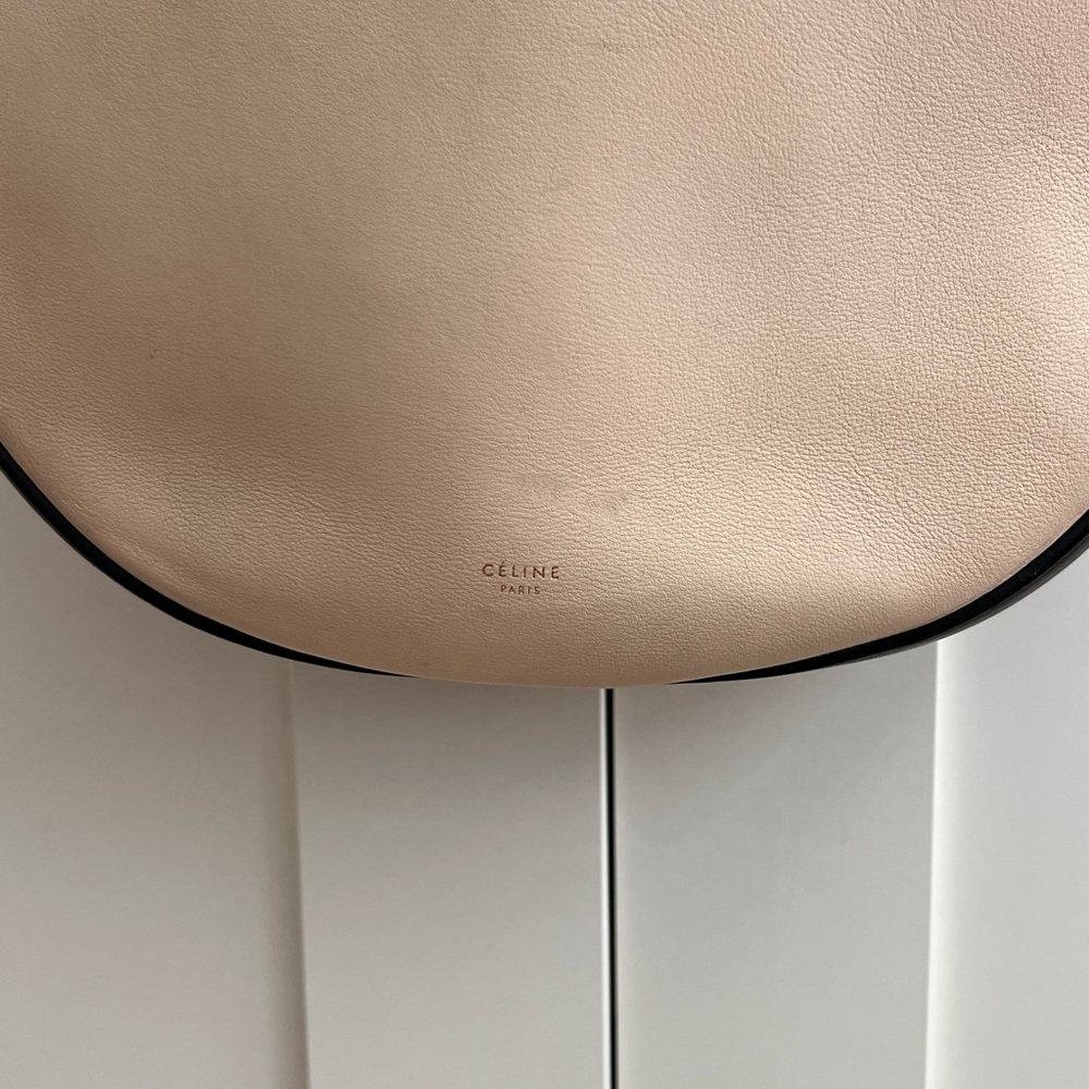 RARE Celine Phoebe Philo Ivory Bi-color Smooth
Calfskin Leather Medium Hobo Bag - Picture 6 of 16
